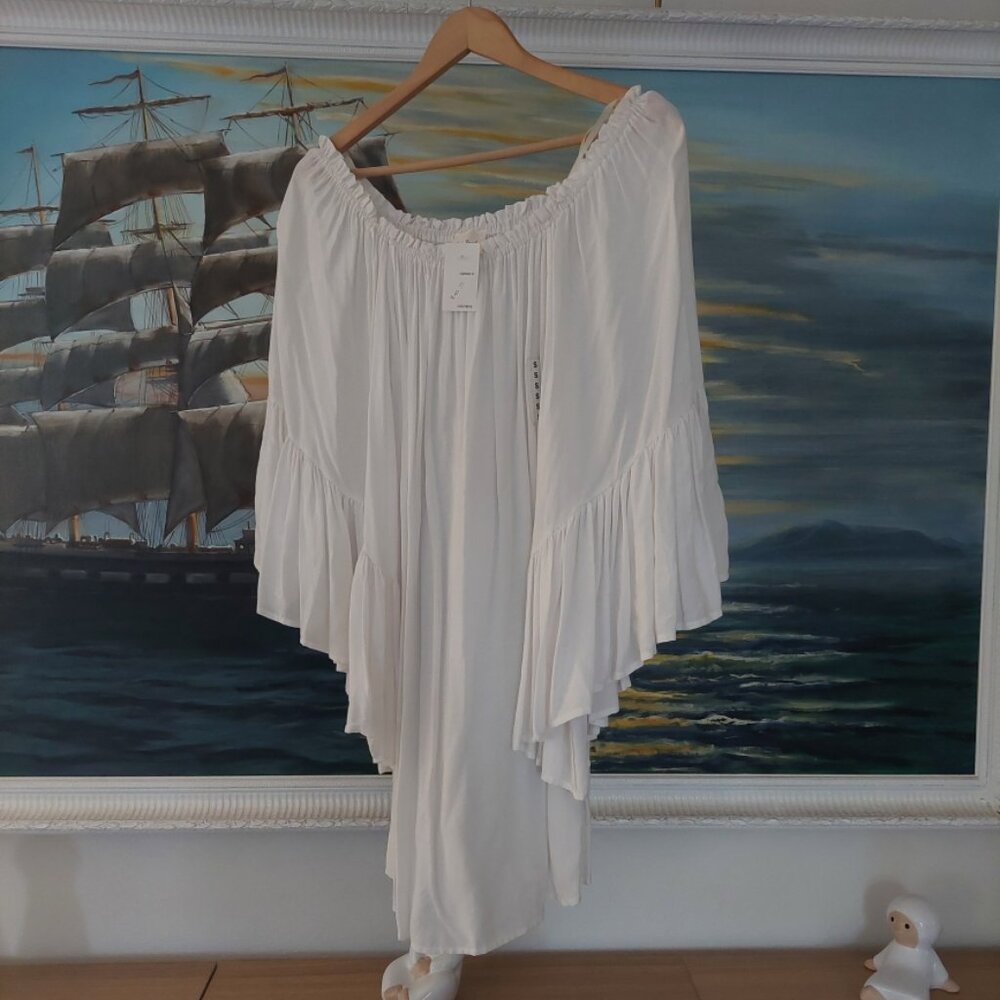 boho white long sleeve dress.